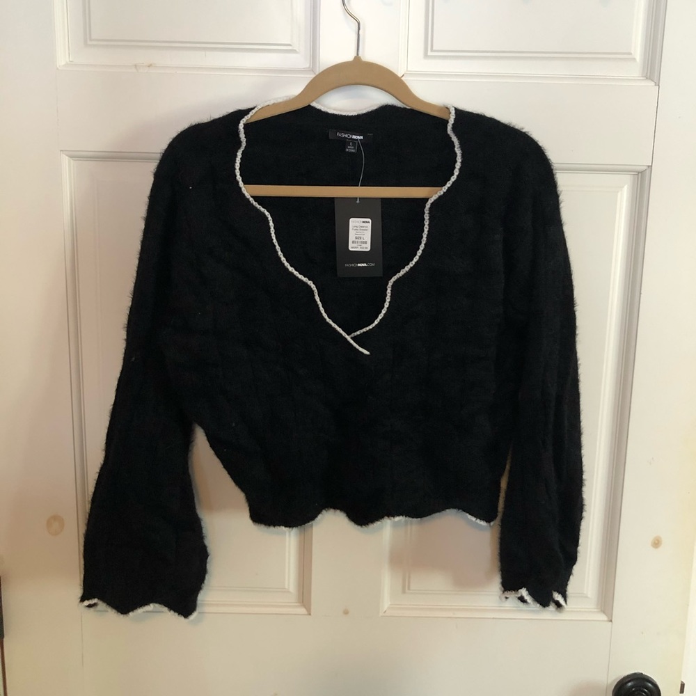 Fashion Nova black & white accents cropped sweater